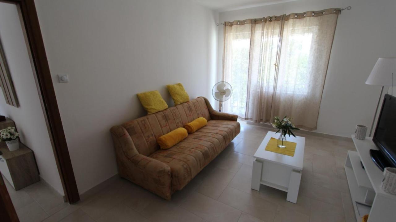 Apartments Stijak-Sorum Malinska Exterior photo